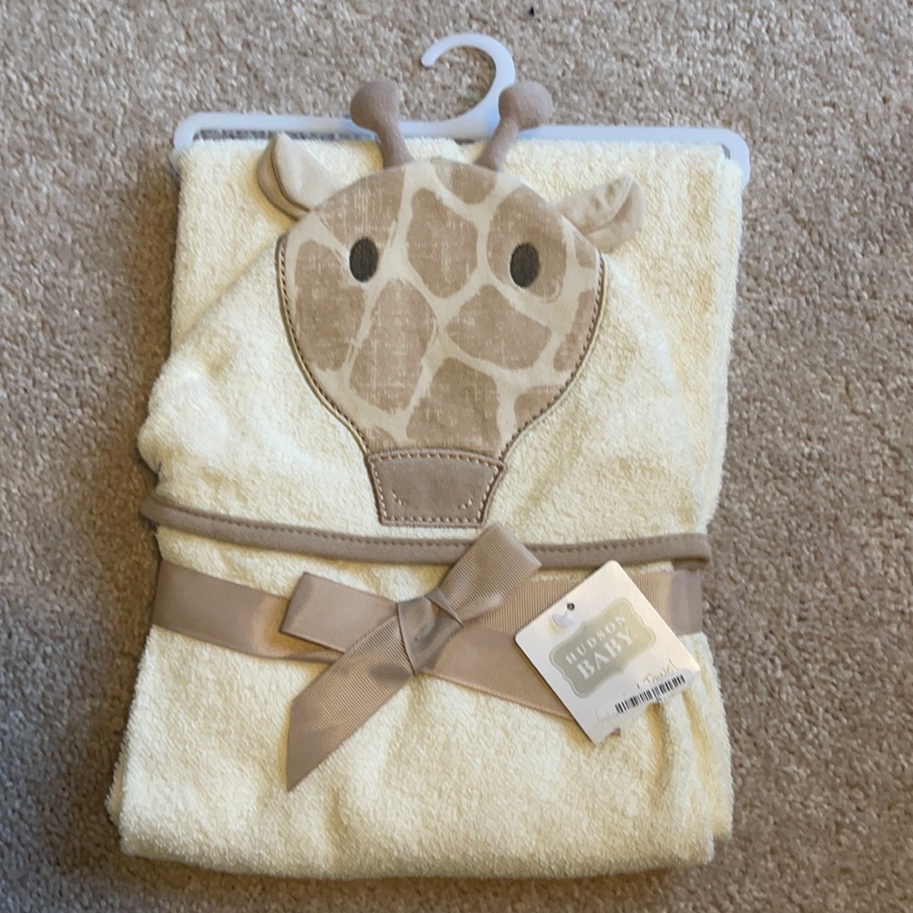Hudson giraffe baby towel